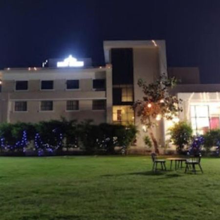 Derby Greens Hotel بوبال المظهر الخارجي الصورة