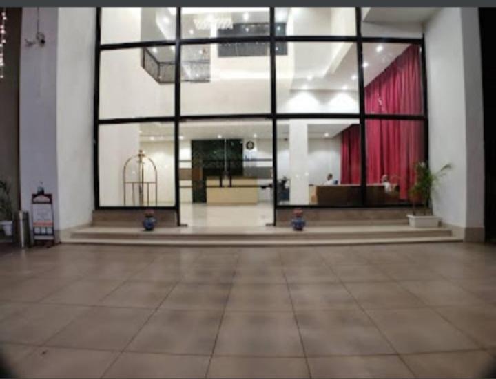 Derby Greens Hotel بوبال المظهر الخارجي الصورة