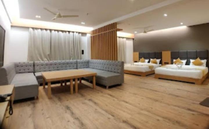 Derby Greens Hotel بوبال المظهر الخارجي الصورة